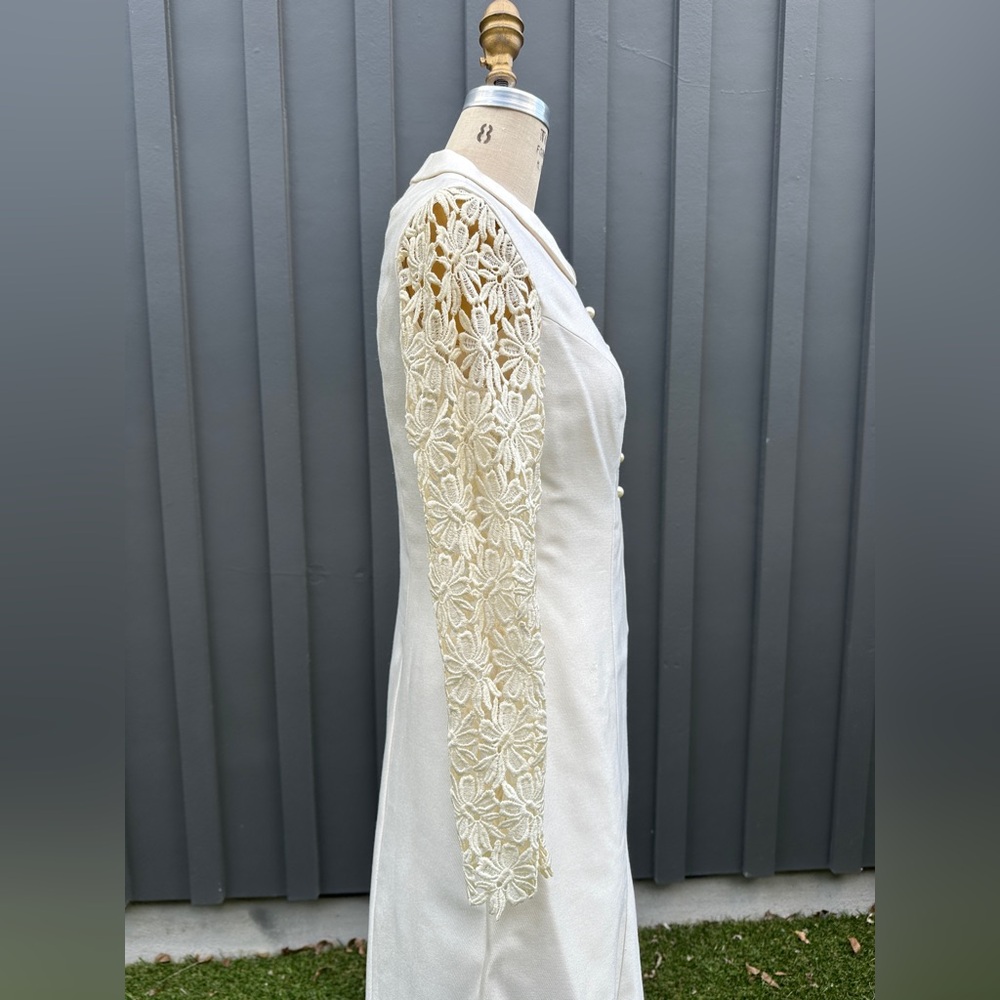 Vintage 1960s Saks Fifth Avenue Cream Daisy Long Sleeve Bridal Coat - Picture 9 of 15